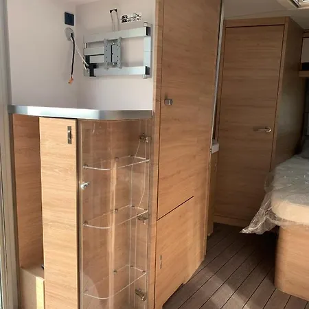5 Sterne Wohnwagen Direkt An Der Messe - Comfortable New Caravan At Fair Trade - Floor Heating - 2 Big Beds - Fully Equipped - Auf Expo Plaza Und Messe - Klimaanlage - Fussbodenheizung - Reserved Site On Extra Cost * ハノーファー