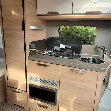 5 Sterne Wohnwagen Direkt An Der Messe - Beheizt- Inklusive Stellplatz & Wlan - New Caravan At Fairground - Inclusive Caravanparking & Wlan - Direkt Messegelaende-duschraeume Vor Ort - Kitchen - Heating * Hannover