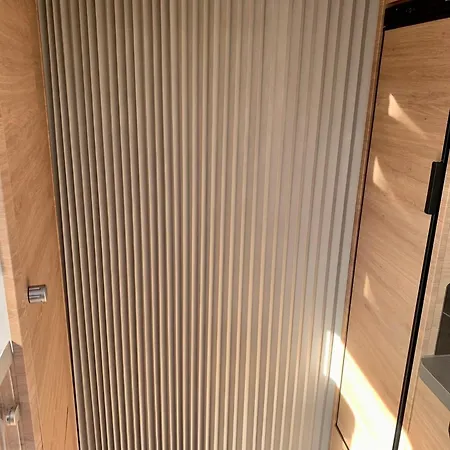 5 Sterne Wohnwagen Direkt An Der Messe - Beheizt- Inklusive Stellplatz & Wlan - New Caravan At Fairground - Inclusive Caravanparking & Wlan - Direkt Messegelaende-duschraeume Vor Ort - Kitchen - Heating * Ганновер